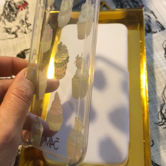 I Phone 8 Plus phone cover - Cupcakes - Picture 6 of 6